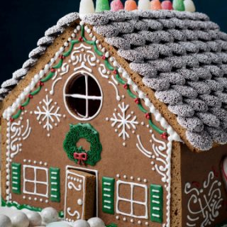 12/4 Cotton’s Gingerbread House Competition Benton, TN